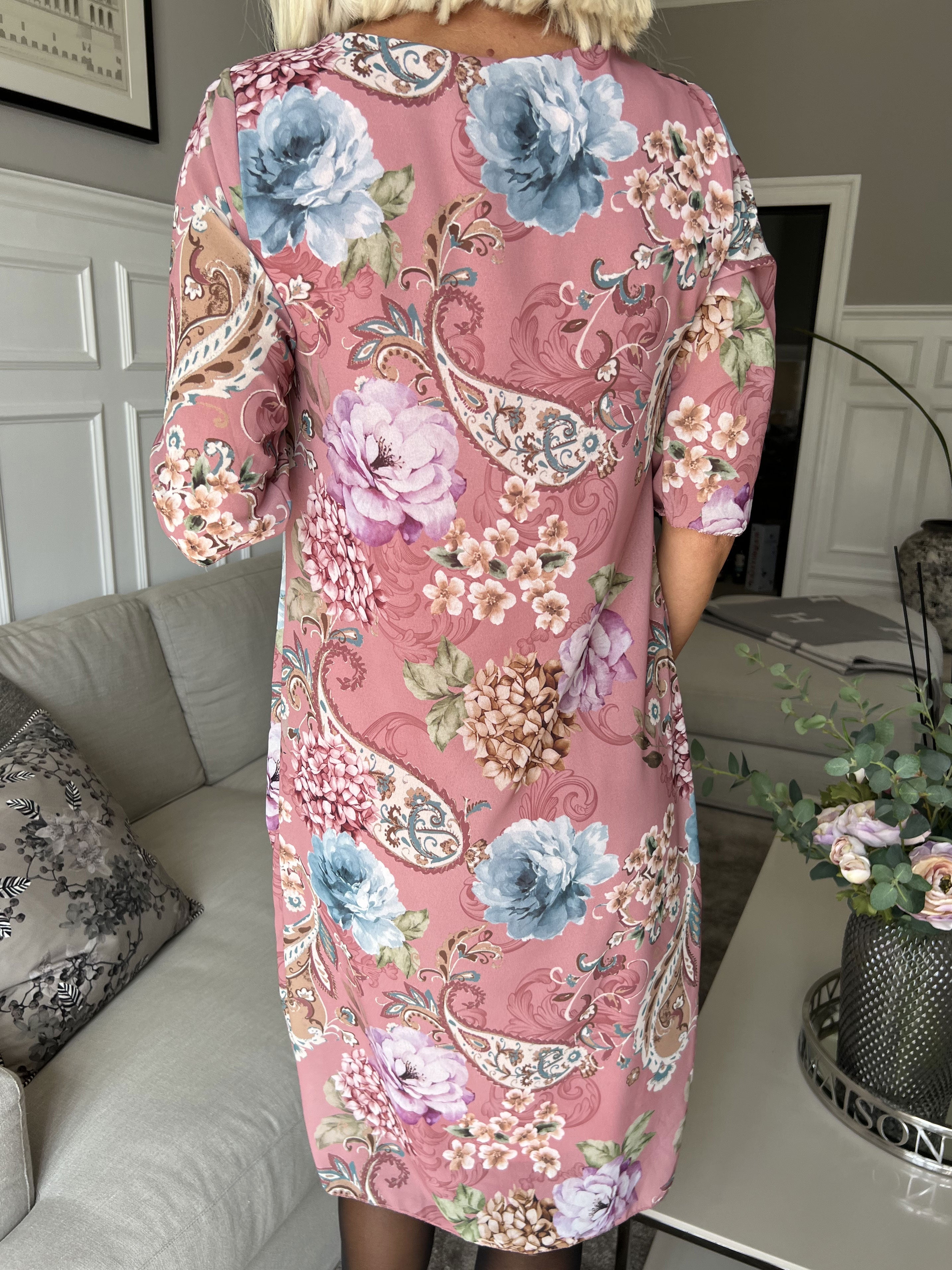 Zion Flower - Plisserad klänning med blommönster - Purple